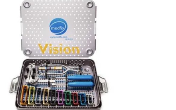 Juego de retractores cervicales VISION CS en su estuche de esterilización